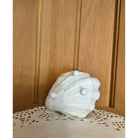 MMA Porcelain Oyster Feeder Vintage White Shell-Shaped Ceramic Footed Dish Gold - Picture 2 of 7